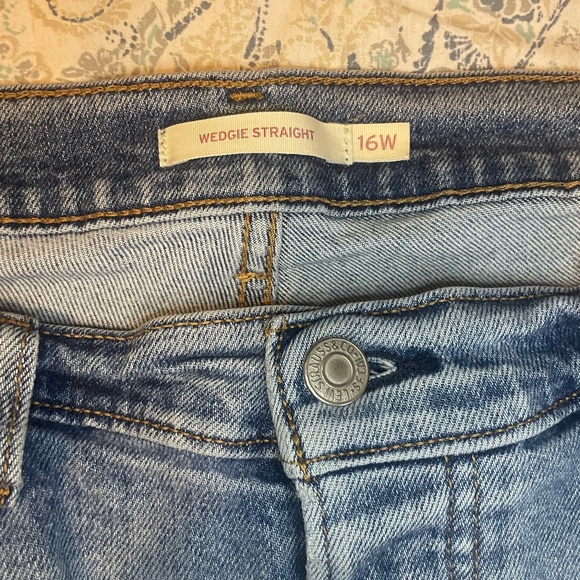 Levi Plus Woman's Wedgie Straight Medium Wash Jeans - Picture 3 of 7